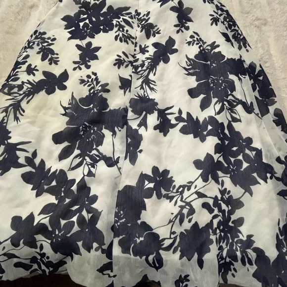 NEW Floral Black and White Women's Skirt - Picture 6 of 6